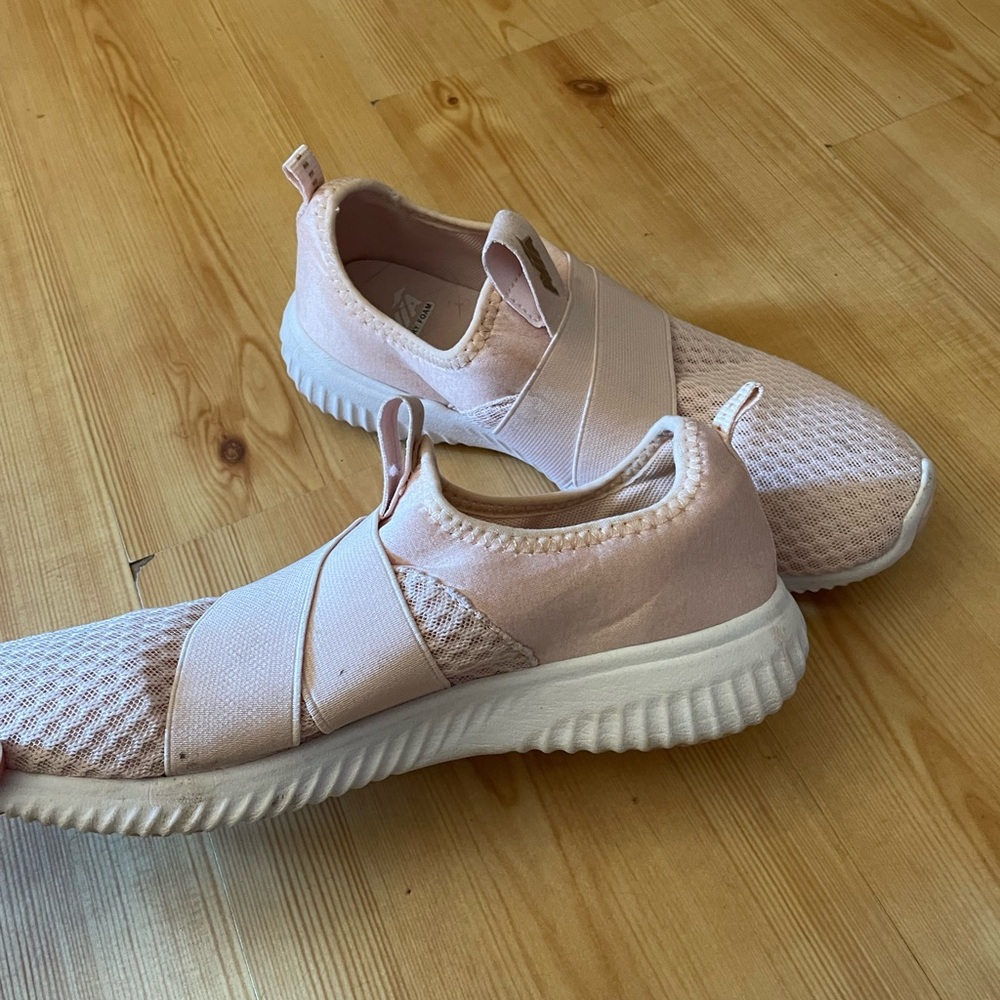 Pink Avia tennis shoes